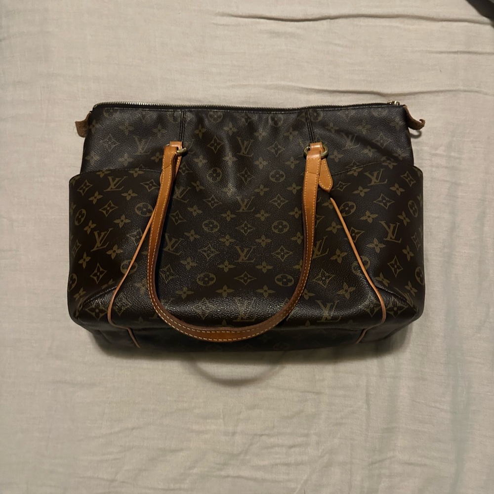 Louis Vuitton Totally MM Tote Good Condition with dust bag